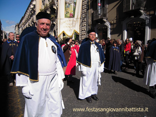 03/02/2010. Il Governatore della confraternita San Giovanni Battista in processione.