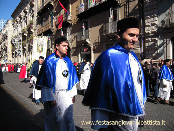 03/02/2010. La confraternita San Giovanni Battista in processione per la festa di Sant'Agata.