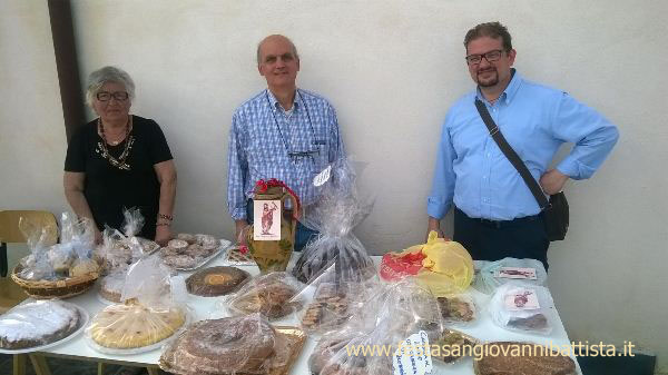 29/05/2016. Alcune fasi della fiera del dolce per la raccolta delle offerte per la festa di San Giovanni Battista di quest'anno.