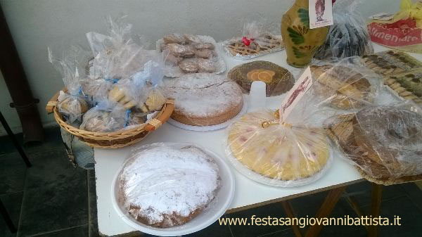 29/05/2016. Particolare dei dolci fatti dalle mogli dei confrati della Confraternita San Giovanni Battista.