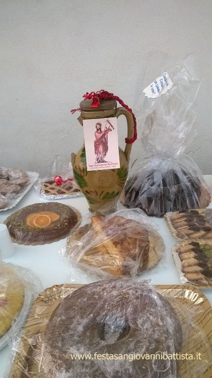 29/05/2016. Particolare dei dolci fatti dalle mogli dei confrati della Confraternita San Giovanni Battista.