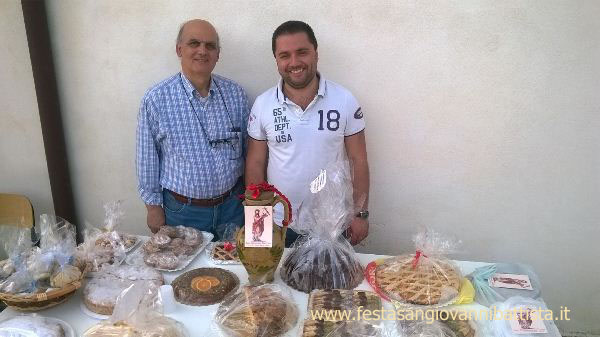 29/05/2016. Alcune fasi della fiera del dolce per la raccolta delle offerte per la festa di San Giovanni Battista di quest'anno.