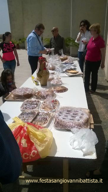29/05/2016. Particolare dei dolci fatti dalle mogli dei confrati della Confraternita San Giovanni Battista.