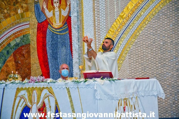 06/06/2021. Solennità del Corpus Domini. S.Messa delle ore 19:00 nella Chiesa dei SS.Zaccaria ed Elisabetta. La Consacrazione Eucaristica.