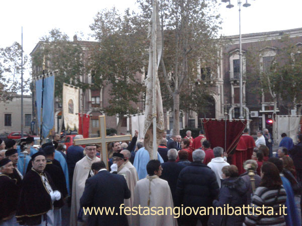 23/11/2014. Ore 17:00: Le varie confraternite cominciano a sistemarsi per l'inizio della processione.