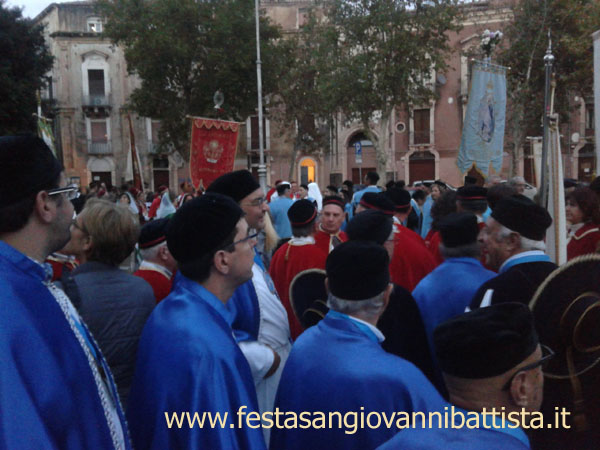 23/11/2014. Alcuni confrati della Confraternita di San Giovanni Battista di San Giovanni Galermo.
