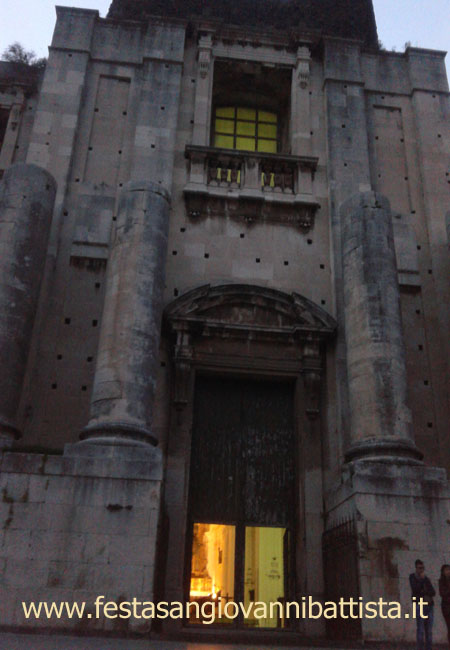 23/11/2014. Il prospetto della Chiesa di San Nicolò all'Arena di Piazza Dante - Catania da dove ha avuto inizio la processione.