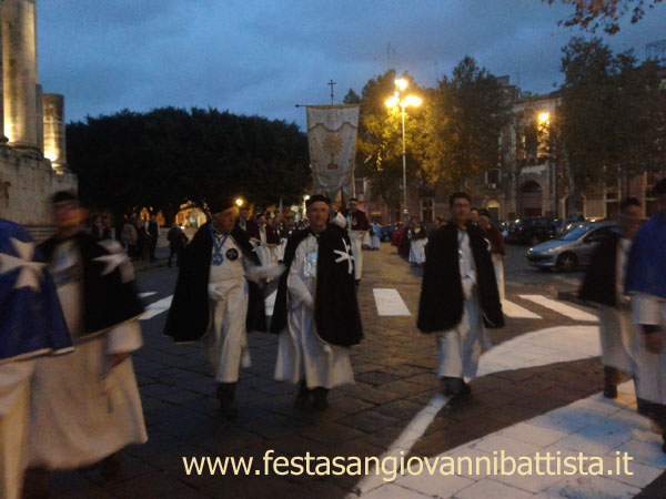 23/11/2014. L'attuale Sede Regnante della Confraternita di San Giovanni Battista in processione.
