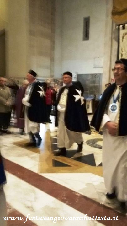 13/11/2016. L'ingresso in Cattedrale della Sede della Confraternita San Giovanni Battista.