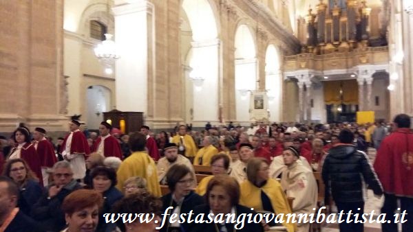13/11/2016. I confrati all'interno della Cattedrale in composto silenzio.