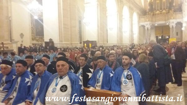 13/11/2016. I confrati del 'Battista' in religioso silenzio.