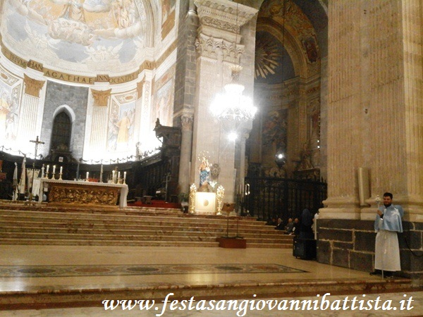 13/11/2016. Sull'altare centrale troneggia la bellissima statua dell'Immacolata.
