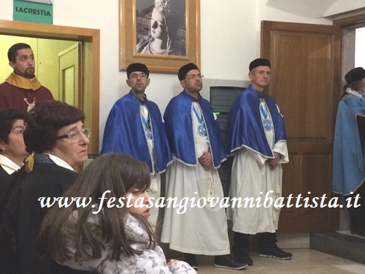 26/11/2017. Alcuni confrati della Confraternita San Giovanni Battista in silenzio.