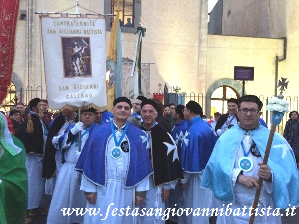 26/11/2017. La Confraternita San Giovanni Battista assieme alle altre confraternite della diocesi di Catania in cammino per la gloria di 'Cristo Re'.