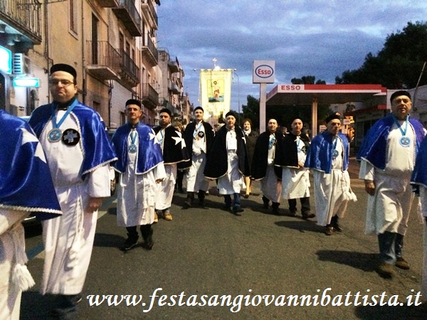 26/11/2017. L'attuale Sede Regnante della Confraternita in processione.