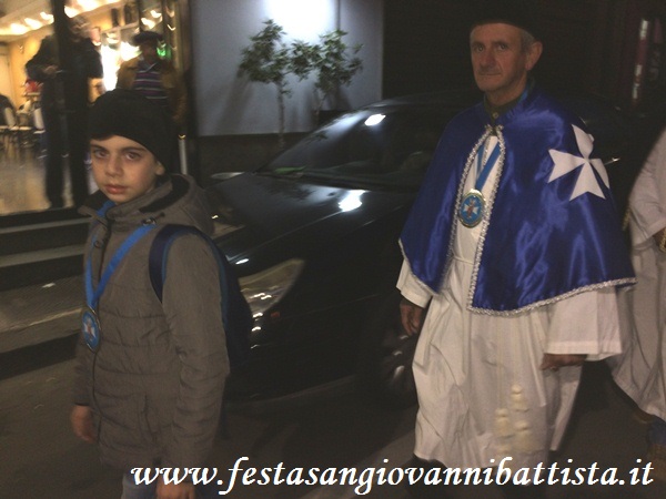 26/11/2017. Piccolo nipote di confrate in processione.