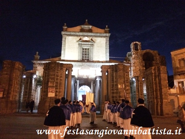 26/11/2017. L'ingresso delle Confraternite nella Chiesa Madre di Adrano (CT).