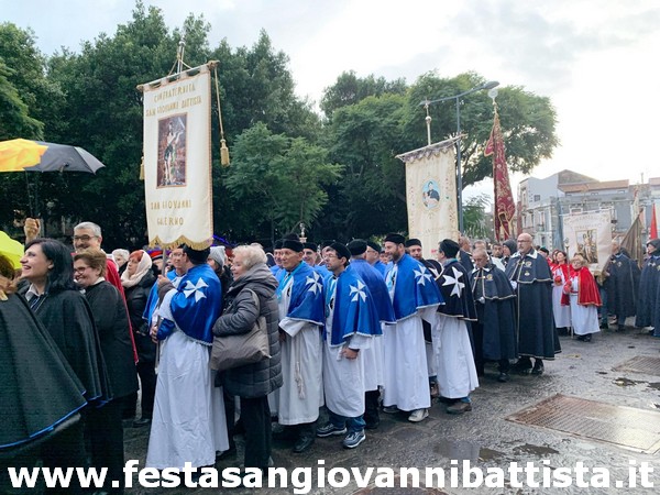 24/11/2019. Alcuni momenti del XIX Cammino Diocesano delle Confraternite che ha avuto inizio da Piazza Palestro e che si è concluso con la Solenne Celebrazione Eucaristica nella Cattedrale di S.Agata a Catania.