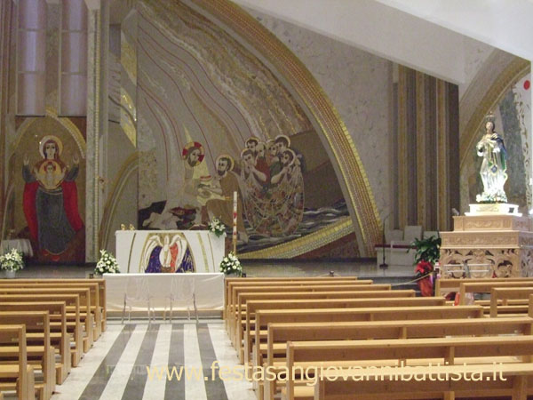 06/12/2015. La bellissima statua dell'Immacolata sul nuovo Fercolo nella nuova Chiesa dedicata ai SS. Zaccaria ed Elisabetta.