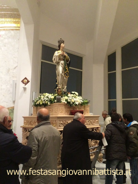 08/12/2015. Ore 19:00. Le ultime fasi prima dell'uscita in processione dell'Immacolata Concezione.
