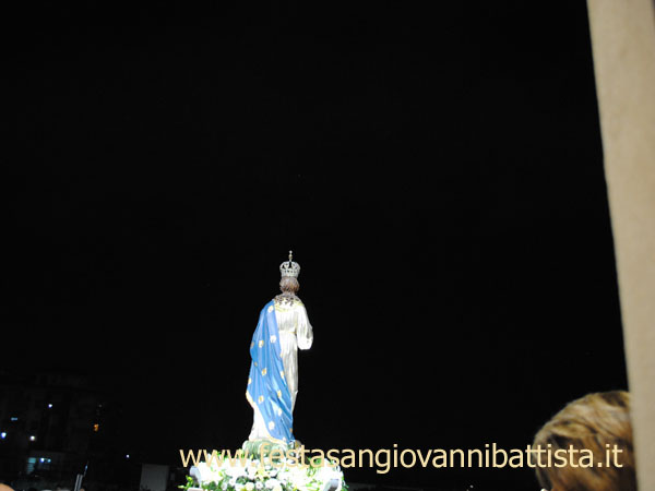 08/12/2015. L'Immacolata sul sagrato della nuova Chiesa dei SS. Zaccaria ed Elisabetta.