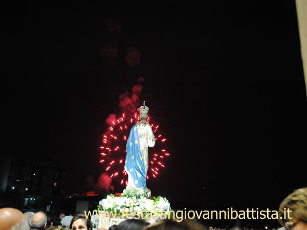 08/12/2015. Fuochi d'artificio sul sagrato della nuova Chiesa dei SS. Zaccaria ed Elisabetta.