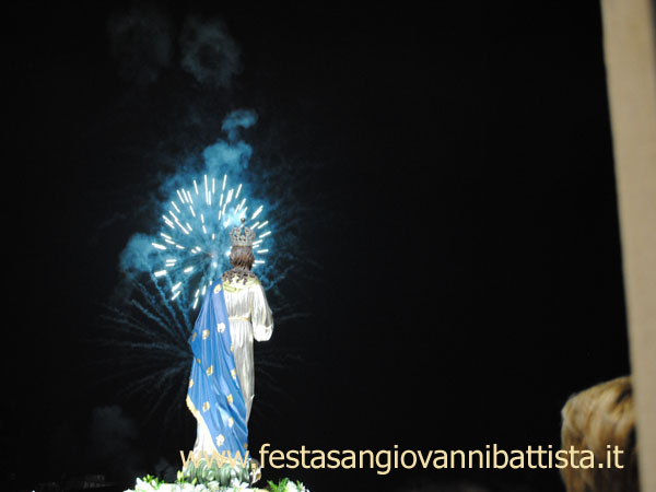 08/12/2015. Fuochi d'artificio sul sagrato della nuova Chiesa dei SS. Zaccaria ed Elisabetta.
