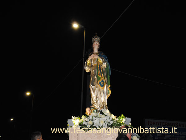 08/12/2015. Il fercolo in processione.