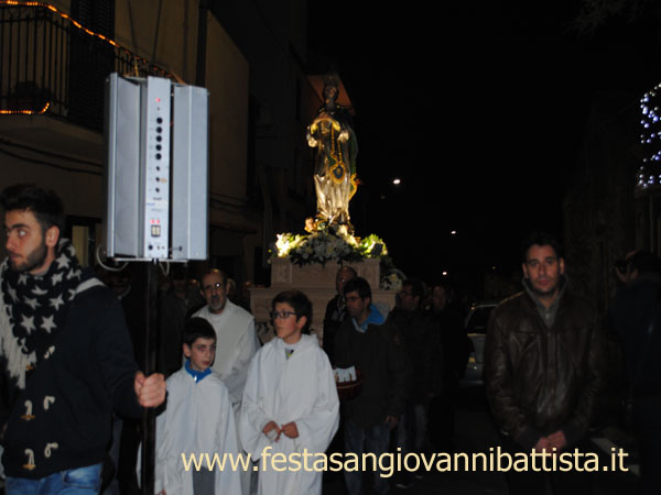 08/12/2015. Il fercolo su Via del Fasano.