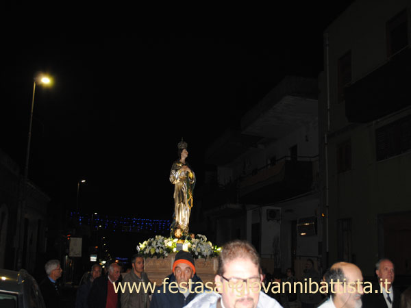 08/12/2015. Il fercolo di ritorno da Via del Fasano.