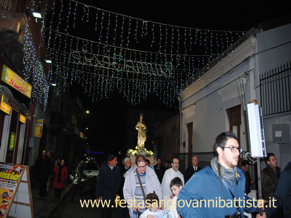 08/12/2015. Il fercolo di ritorno da Via del Fasano.