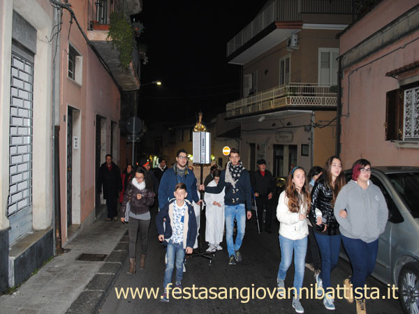 08/12/2015. La statua dell'Immacolata percorre Via della Montagna.