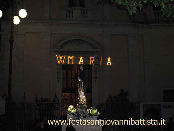 08/12/2015. Il fercolo in Piazza Chiesa Madre.