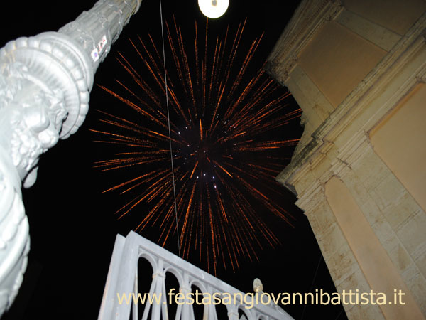 08/12/2015. Fuochi d'artificio in Piazza Chiesa Madre.