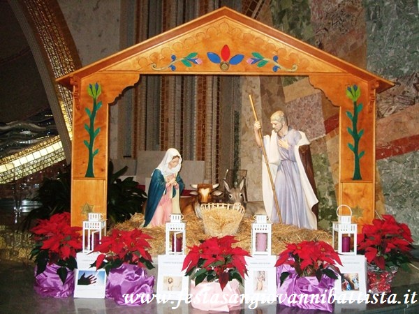 08/12/2016. Particolare del bellissimo presepe posto sull'altare del nuovo Complesso Parrocchiale dedicato ai SS.Zaccaria ed Elisabetta.