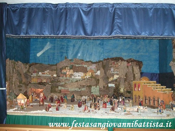 08/12/2016. Il presepe esposto all'ingresso del nuovo Complesso Parrocchiale dedicato ai SS.Zaccaria ed Elisabetta.