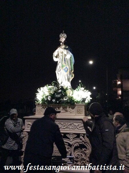 08/12/2016. Il fercolo realizzato dai confrati Giuseppe Distefano e Vito Rapisarda con la statua dell'Immacolata in Via Zandonai.