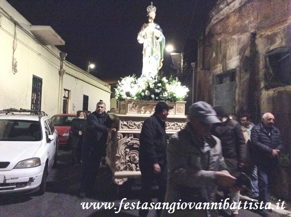 08/12/2016. I confrati del 'Battista' attorno al Fercolo.
