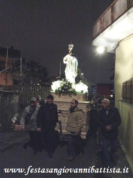 08/12/2016. Alcuni confrati davanti al fercolo assieme al nuovo Governatore della Confraternita il Sig. Andrea Cavallaro.