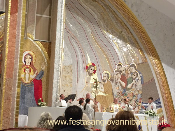 08/12/2017. Padre Giuseppe Catalfo concelebra la Santa Messa delle ore 18:00 assieme ai Diaconi.