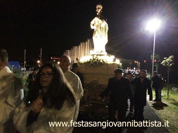 08/12/2017. L'uscita della statua dell'immacolata dal nuovo Complesso Parrocchiale SS.Zaccaria ed Elisabetta.