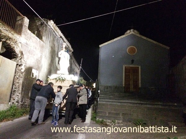 08/12/2017. Alcuni confrati davanti al fercolo dell'Immacolata.