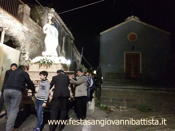 08/12/2017. Particolare della statua dell'Immacolata e della Chiesetta della Madonna delle Grazie.