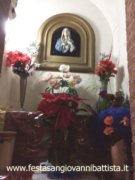 08/12/2017. Particolare dell'altarino della Madonnina.