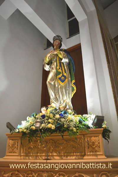 08/12/2018. La bellissima statua troneggia nel fercolo.