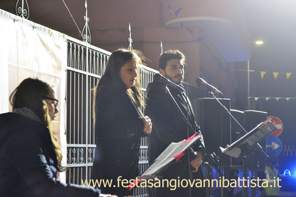 08/12/2018. Cantano e pregano.