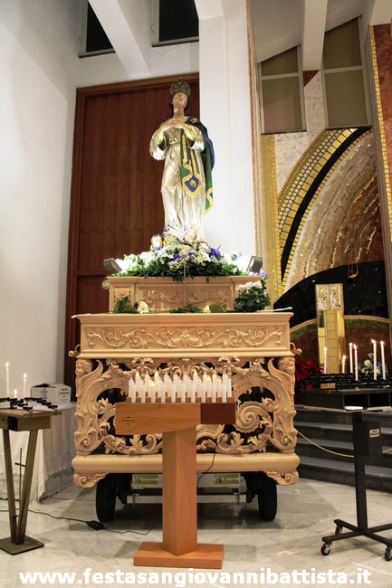 08/12/2019. La bellissima statua troneggia nel fercolo.