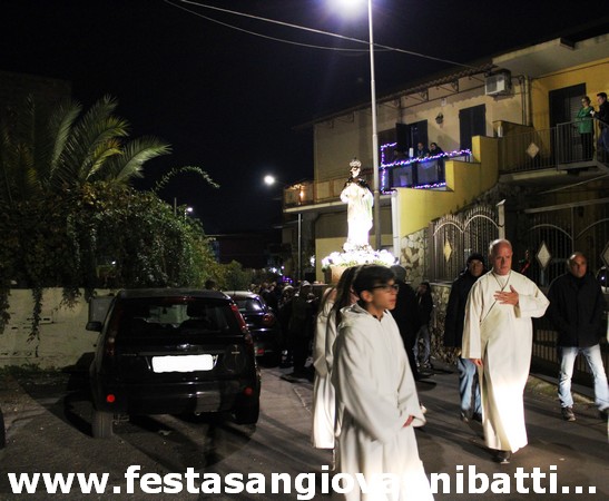 08/12/2019. Il Fercolo avanza per le vie del Quartiere.