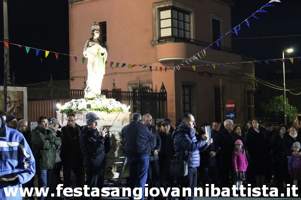 08/12/2019. In silenzio ad ascoltare le musiche dedicate a Maria.