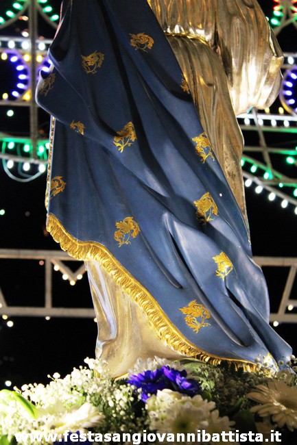 08/12/2019. Particolare del manto della statua dell'Immacolata.